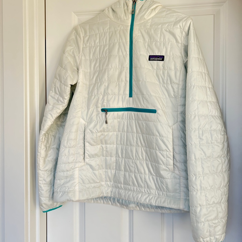 Patagonia Women's White and Teal Ski Jacket